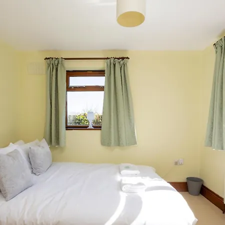 Daire Isabella Place In - 3 Bed Property, 2 Double Beds, 1 Large Double Bed, Ideal For Families *